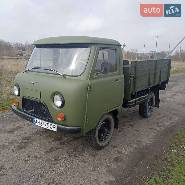 Грузовой фургон УАЗ 3303 1991 в 
