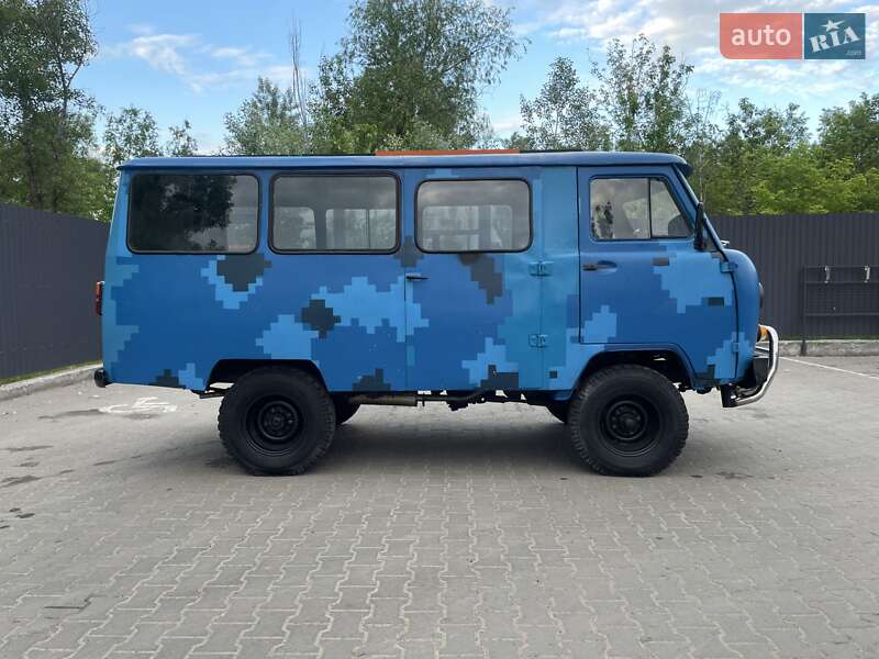 Седан УАЗ 452 пас 1983 в Чернігові