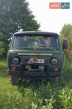 Внедорожник / Кроссовер УАЗ 452 пас 2000 в 