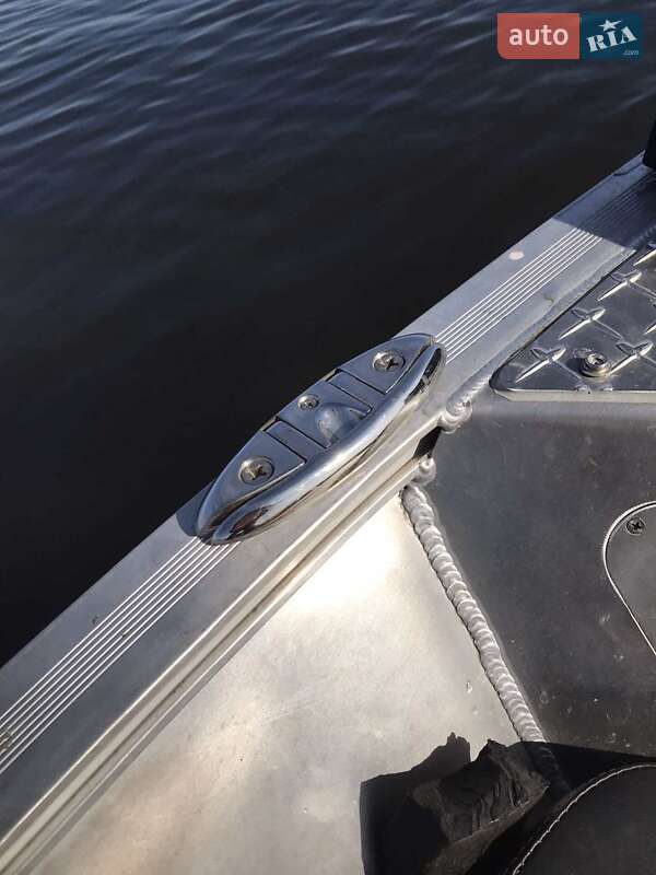 Лодка UMS 420 2021 в Киеве