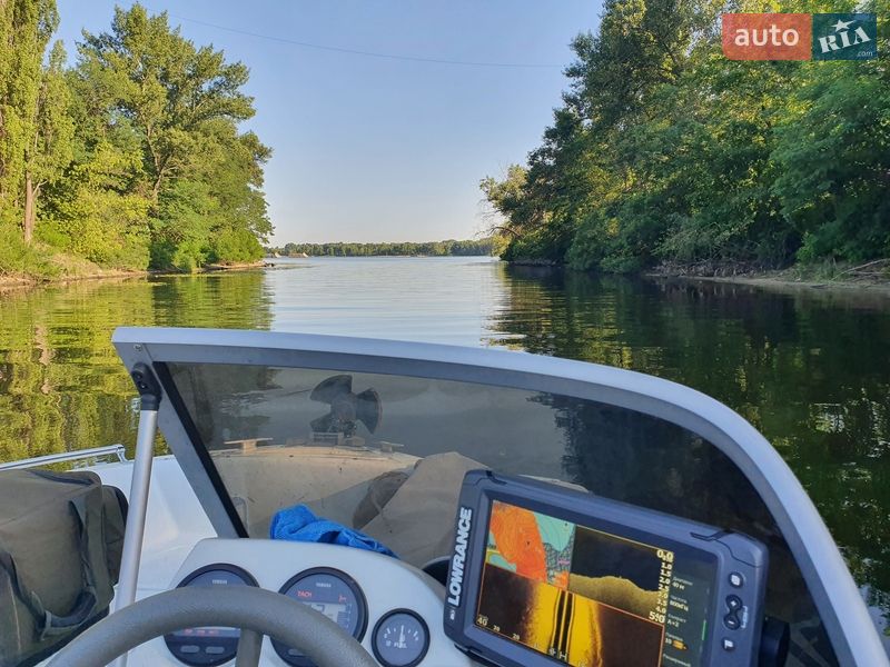 Лодка UMS 470 2009 в Кременчуге