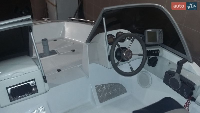 Лодка UMS 470 2009 в Кременчуге