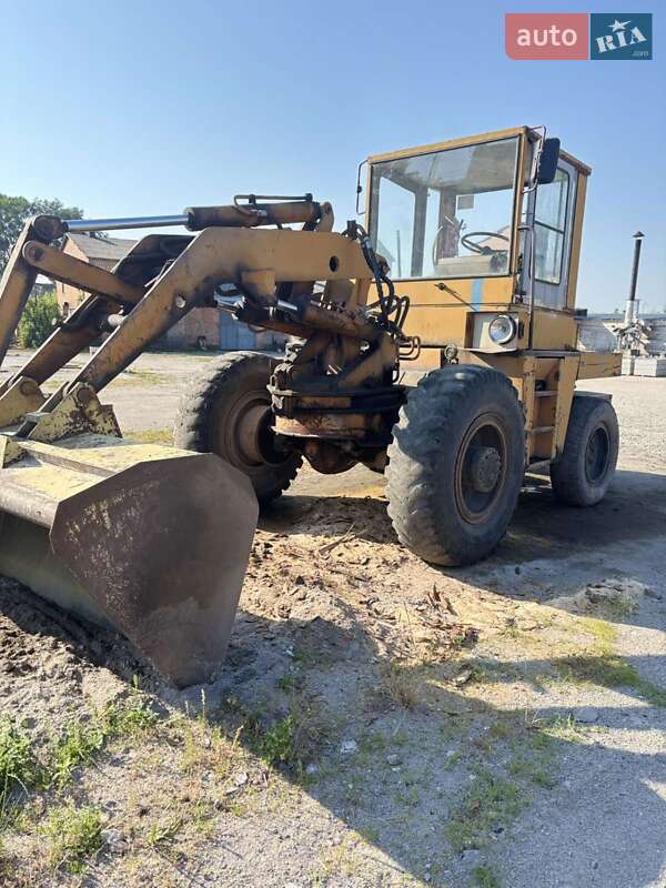 Фронтальный погрузчик UN 053 1980 в Тараще