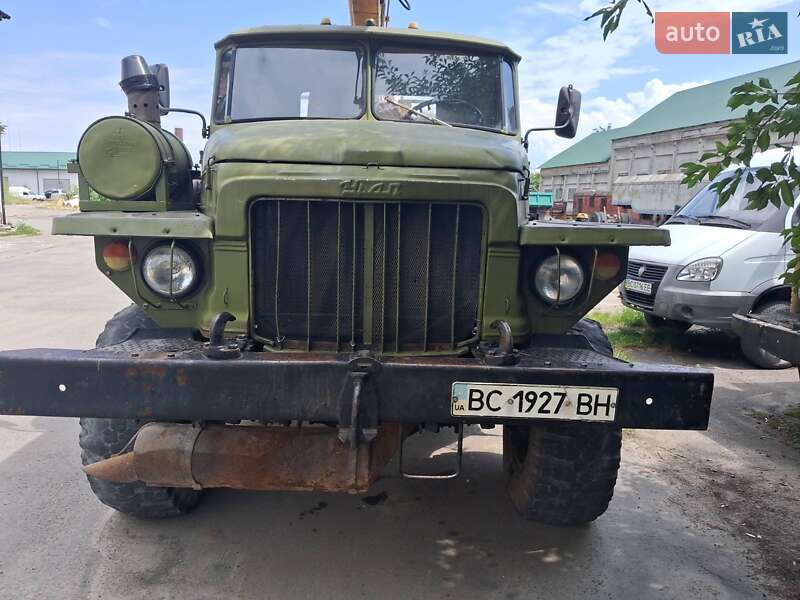 Урал 375 1983