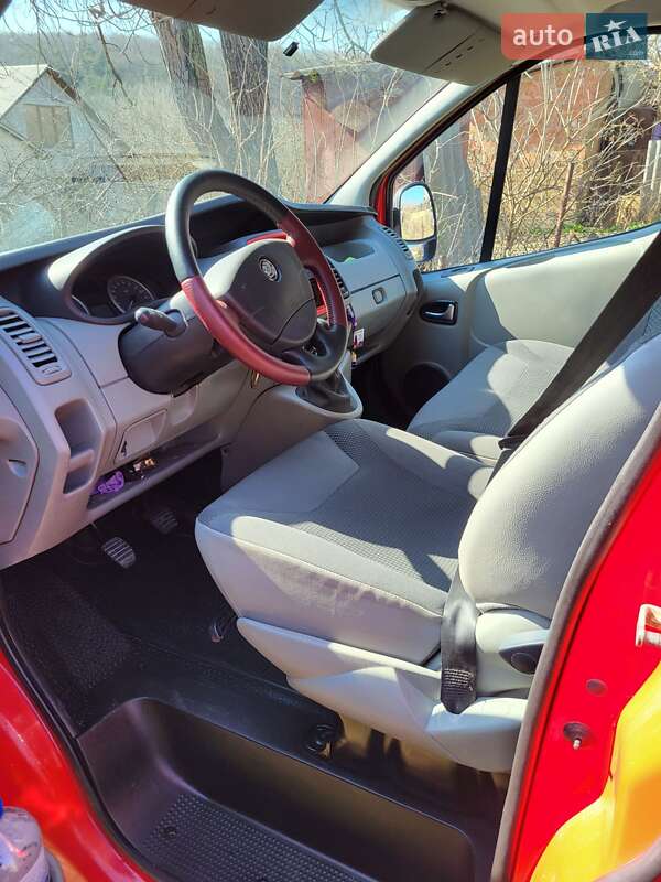 Мінівен Vauxhall Vivaro 2014 в Чорткові