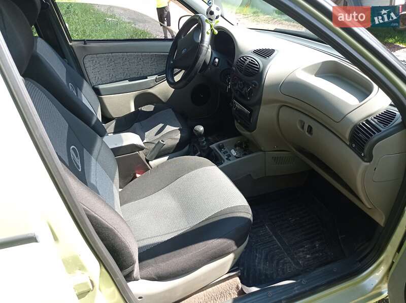 Седан ВАЗ / Lada 1118 Калина 2006 в Житомире