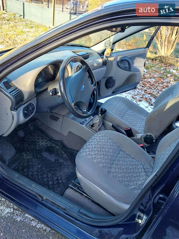 Седан ВАЗ / Lada 1118 Калина 2010 в Ужгороді