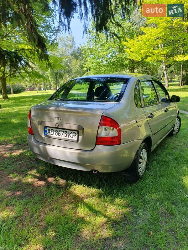 Седан ВАЗ / Lada 1118 Калина 2006 в Житомирі