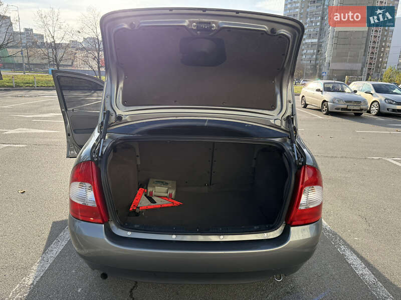 Седан ВАЗ / Lada 1118 Калина 2011 в Києві