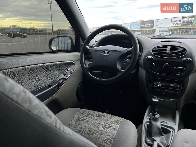 Седан ВАЗ / Lada 1118 Калина 2006 в Чернівцях