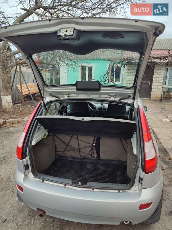 Хэтчбек ВАЗ / Lada 1119 Калина 2007 в Новой Водолаге фото 8 Хэтчбек ВАЗ / Lada 1119 Калина 2007 в Новой Водолаге