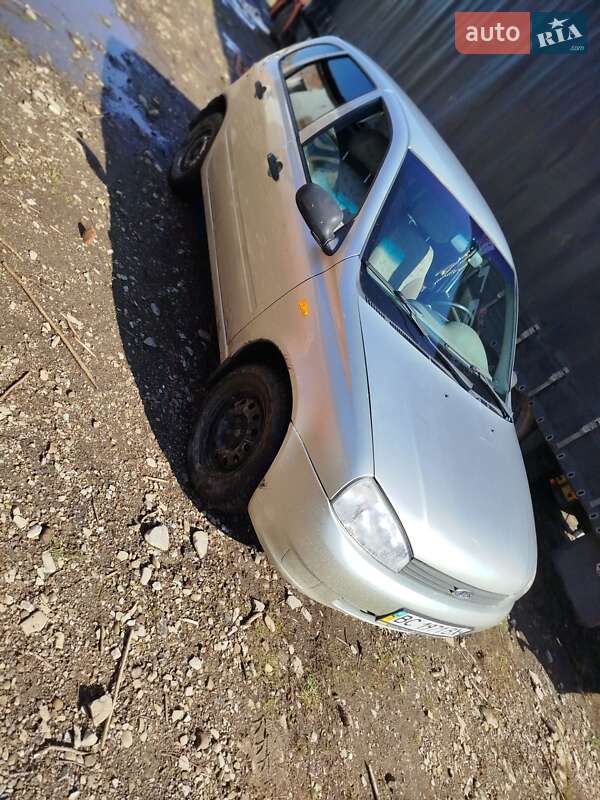 Хэтчбек ВАЗ / Lada 1119 Калина 2005 в Старом Самборе фото Хэтчбек ВАЗ / Lada 1119 Калина 2005 в Старом Самборе