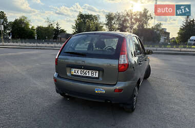 Хэтчбек ВАЗ 1119 Калина 2008 в 