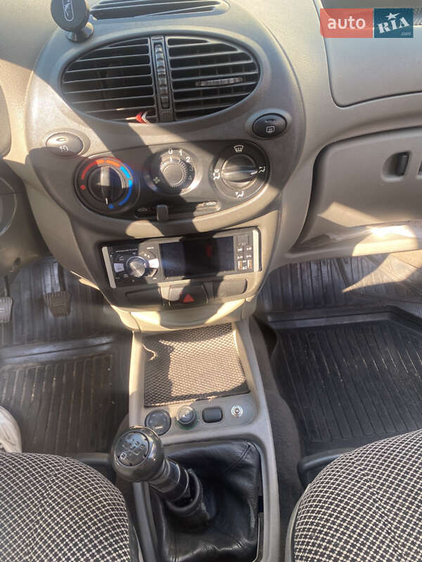 Хэтчбек ВАЗ / Lada 1119 Калина 2007 в Киеве фото 15 Хэтчбек ВАЗ / Lada 1119 Калина 2007 в Киеве
