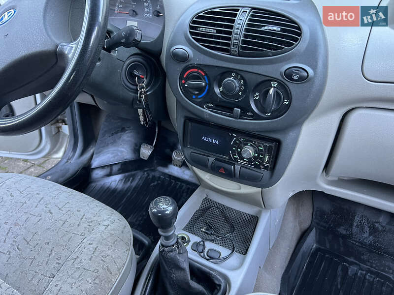 Хэтчбек ВАЗ / Lada 1119 Калина 2008 в Хусте