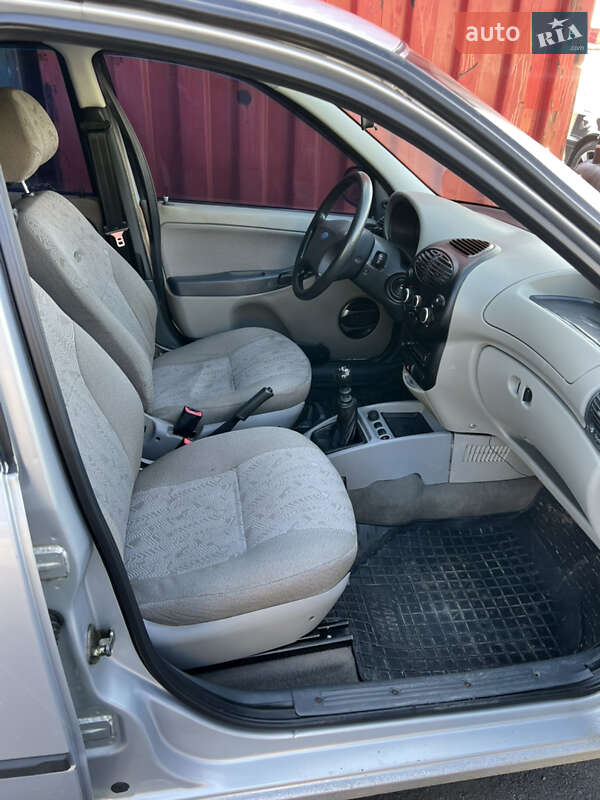 Хэтчбек ВАЗ / Lada 1119 Калина 2008 в Днепре