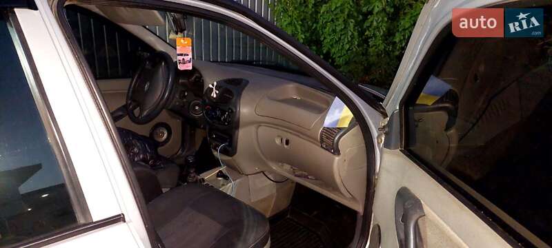 Хэтчбек ВАЗ / Lada 1119 Калина 2008 в Кривом Роге фото 4 Хэтчбек ВАЗ / Lada 1119 Калина 2008 в Кривом Роге