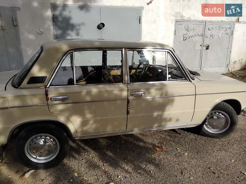 Седан ВАЗ / Lada 2103 1981 в Миколаєві