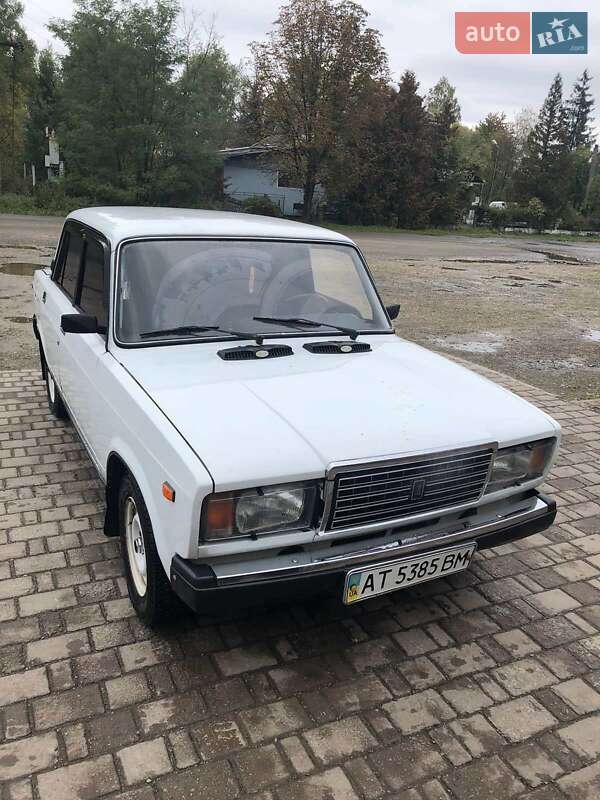 Седан ВАЗ 2103 1974 в  фото Седан ВАЗ 2103 1974 в