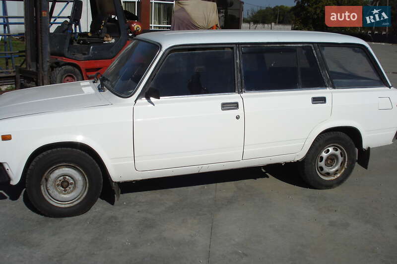 Універсал ВАЗ / Lada 2104 2002 в Чернівцях