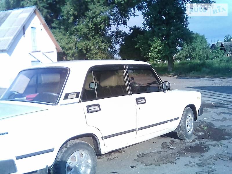 Седан ВАЗ / Lada 2105 1986 в Львове