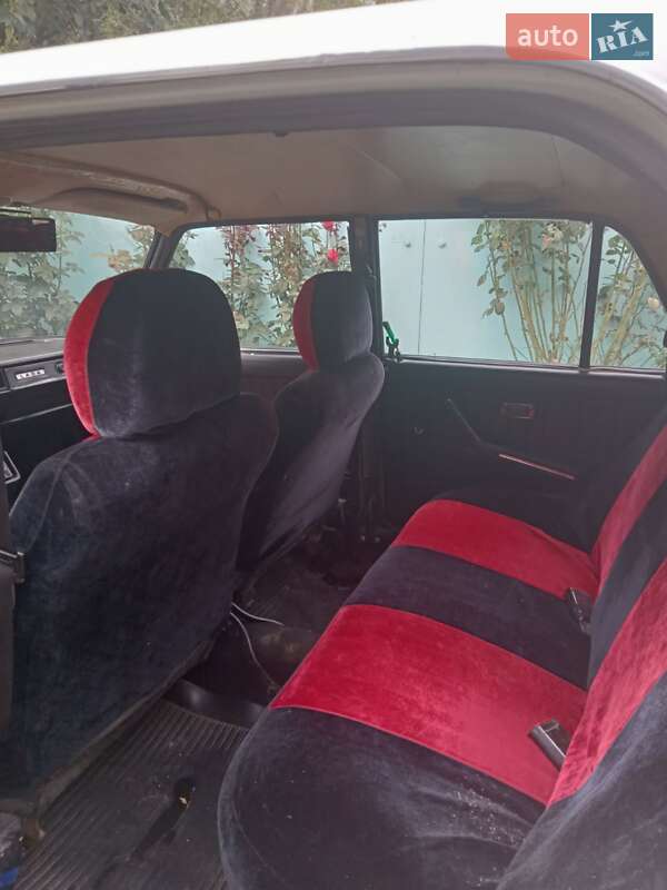 Седан ВАЗ / Lada 2105 1992 в Иваничах