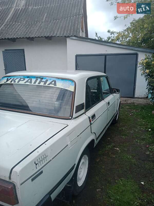 Седан ВАЗ / Lada 2105 1992 в Иваничах
