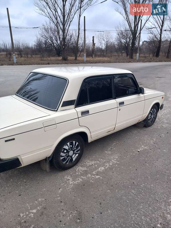 Седан ВАЗ / Lada 2105 1990 в Кривом Роге фото 4 Седан ВАЗ / Lada 2105 1990 в Кривом Роге