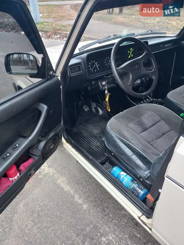 Седан ВАЗ / Lada 2105 1990 в Кривом Роге фото 9 Седан ВАЗ / Lada 2105 1990 в Кривом Роге