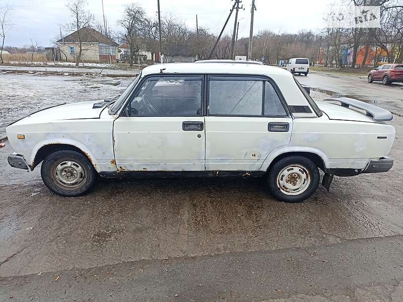 Седан ВАЗ / Lada 2105 1982 в Згуровке