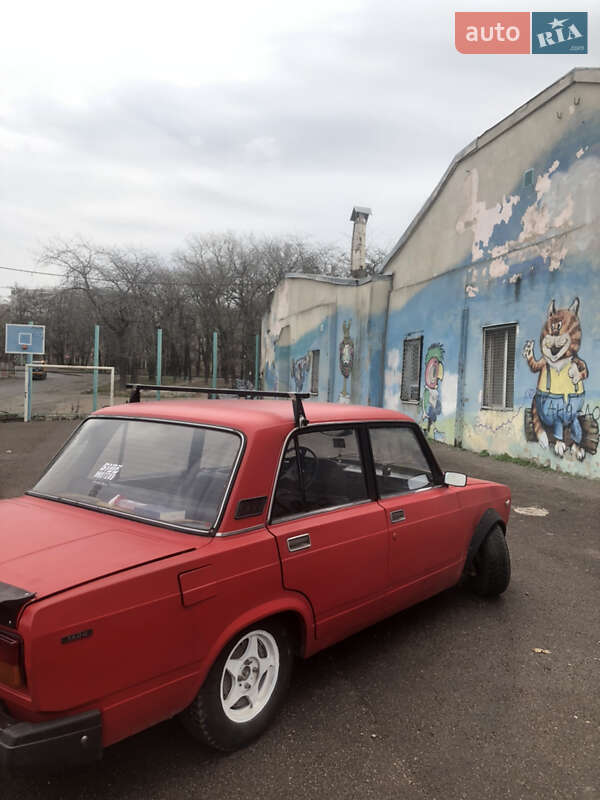Седан ВАЗ / Lada 2105 1980 в Одессе