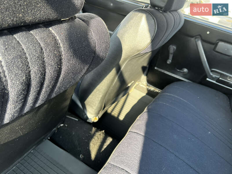 Седан ВАЗ / Lada 2105 1992 в Нововолынске