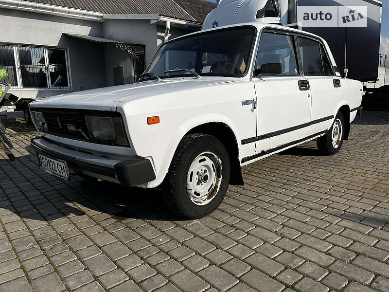 Седан ВАЗ / Lada 2105 1992 в Нововолынске