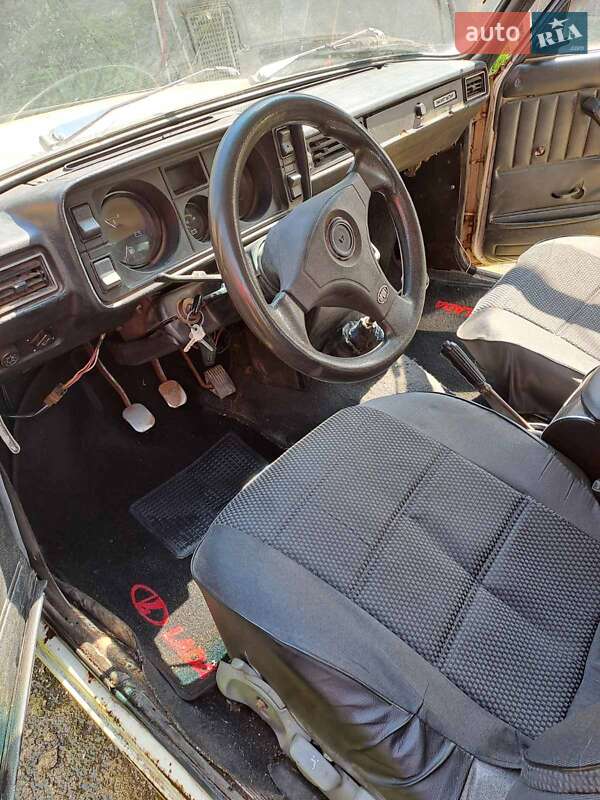 Седан ВАЗ / Lada 2105 1992 в Первомайске