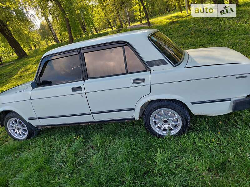 Седан ВАЗ / Lada 2105 1994 в Чорткові