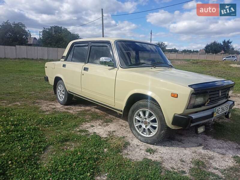 Седан ВАЗ / Lada 2105 1983 в Кривом Роге