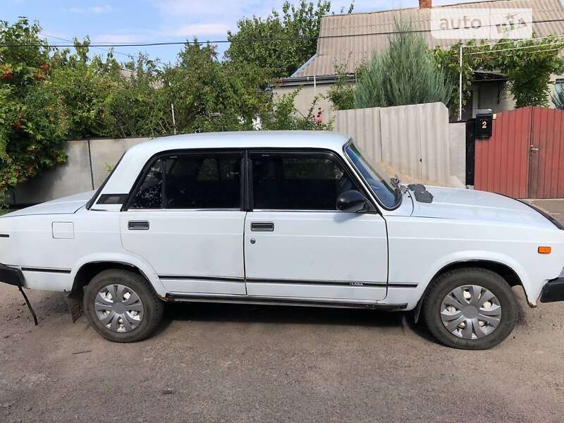Седан ВАЗ / Lada 2105 1999 в Первомайске