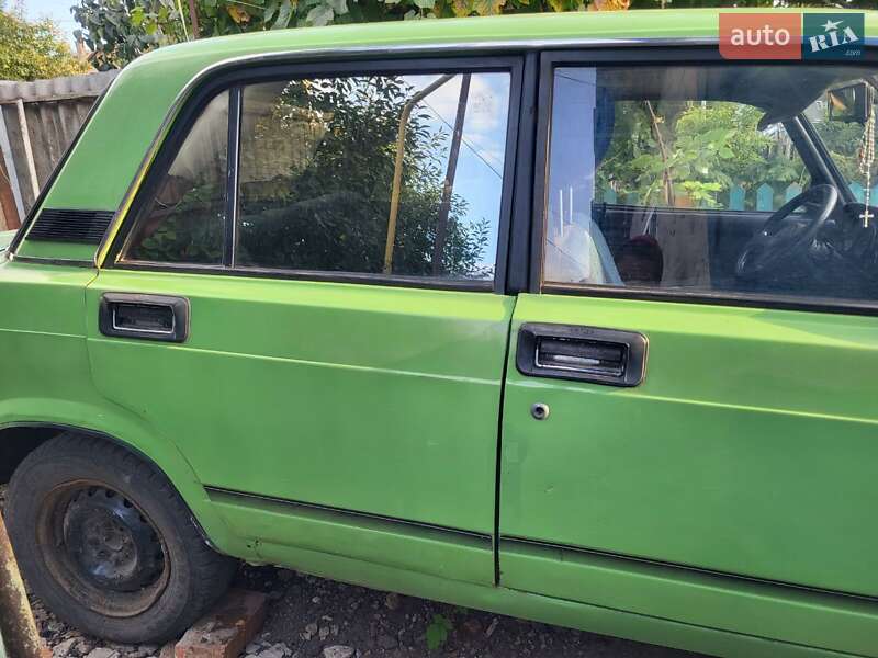 Седан ВАЗ / Lada 2105 1981 в Харькове