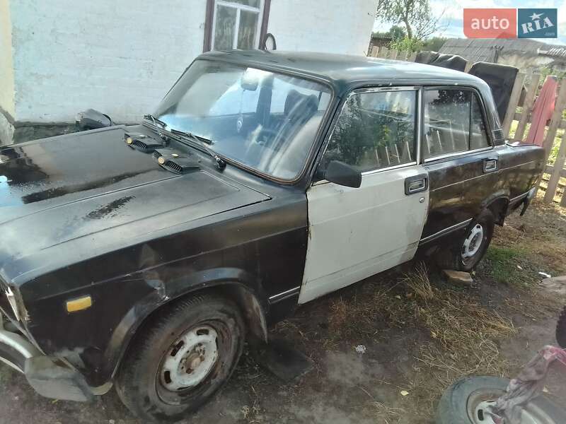 Седан ВАЗ / Lada 2105 1981 в Олевске
