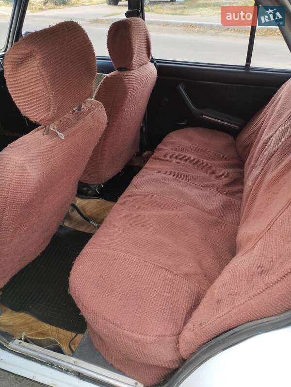 Седан ВАЗ / Lada 2105 1990 в Одессе фото 4 Седан ВАЗ / Lada 2105 1990 в Одессе