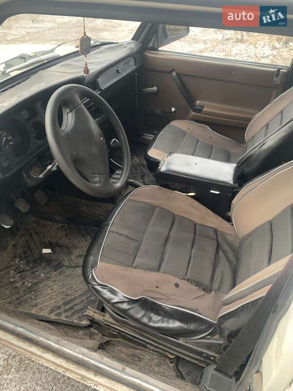 Седан ВАЗ / Lada 2105 1988 в Шишаки фото 3 Седан ВАЗ / Lada 2105 1988 в Шишаки