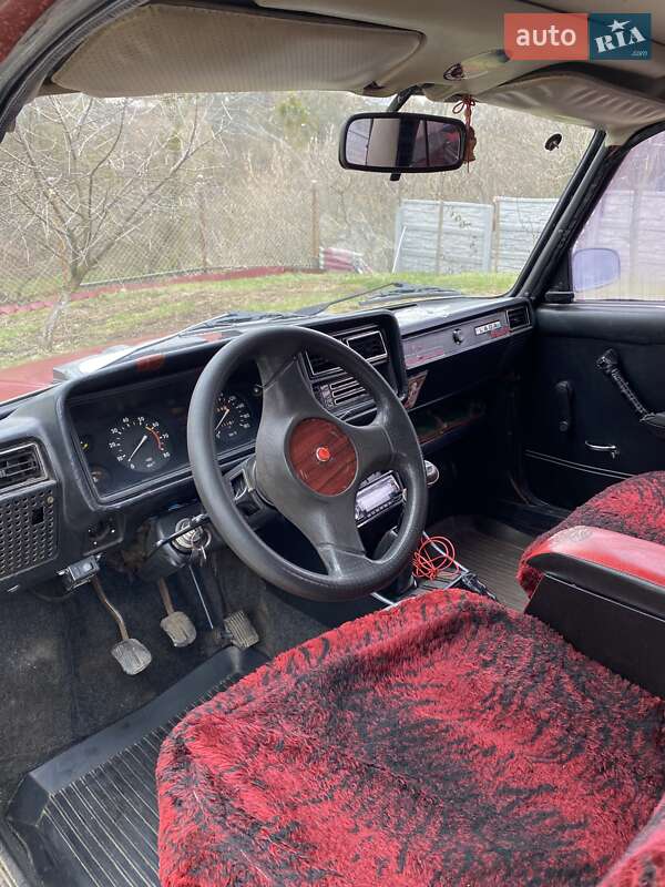 Седан ВАЗ / Lada 2105 1982 в Смеле