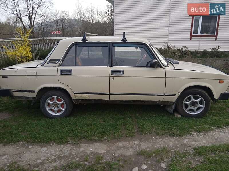 Седан ВАЗ / Lada 2105 1983 в Путиле