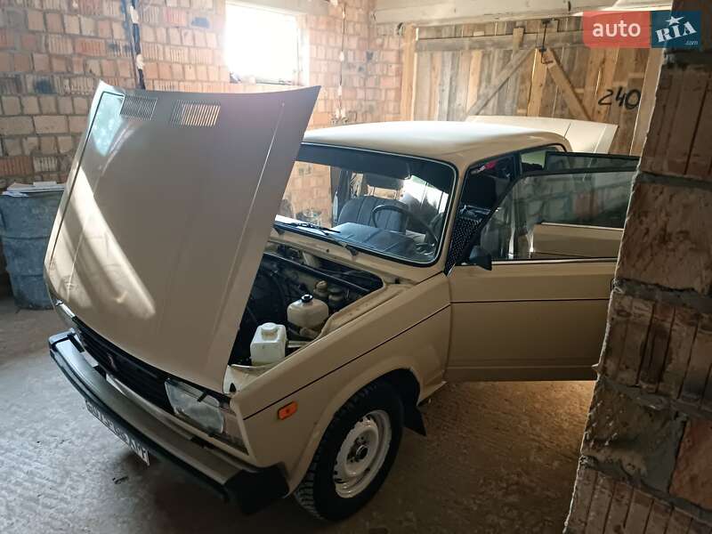 Седан ВАЗ / Lada 2105 1987 в Черновцах фото 3 Седан ВАЗ / Lada 2105 1987 в Черновцах