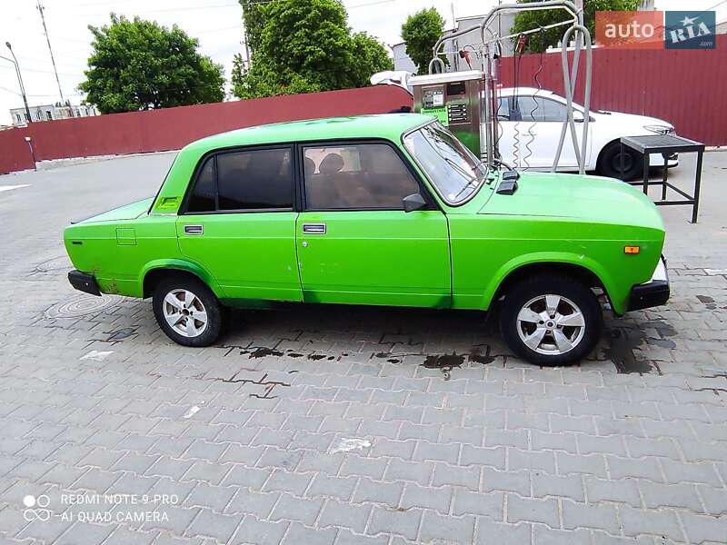 Седан ВАЗ / Lada 2105 2001 в Одессе