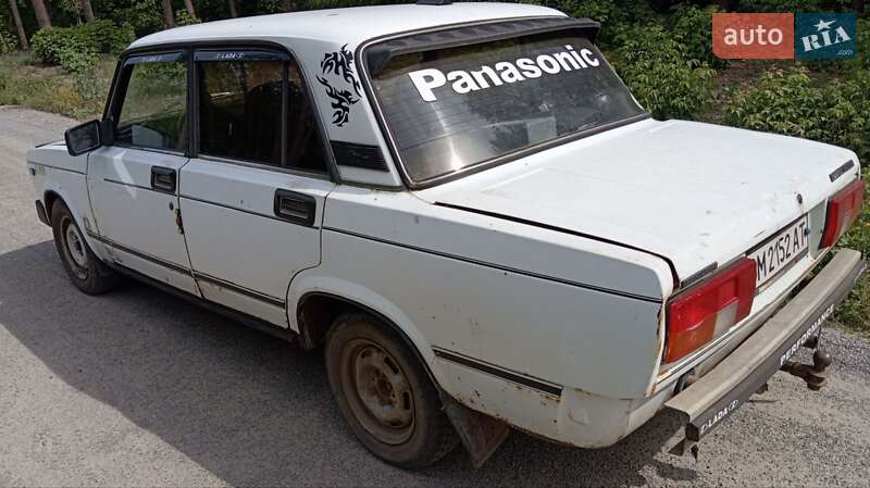 Седан ВАЗ / Lada 2105 1990 в Изюме