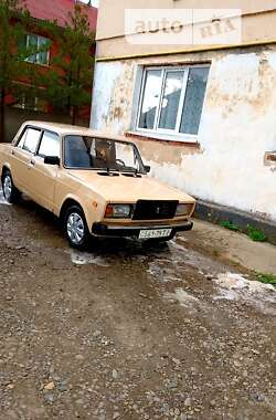 Седан ВАЗ / Lada 2105 1983 в Чернівцях