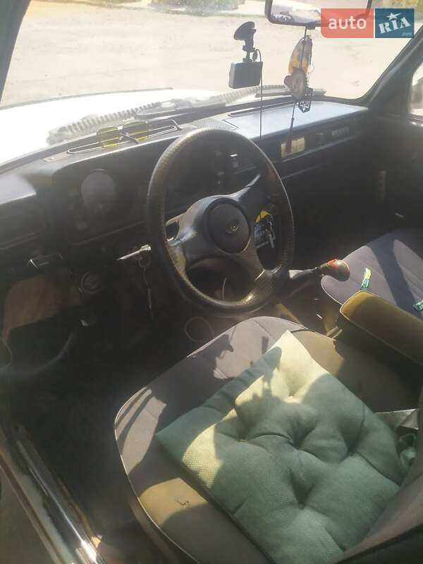 Седан ВАЗ / Lada 2105 1990 в Кривом Роге фото 5 Седан ВАЗ / Lada 2105 1990 в Кривом Роге