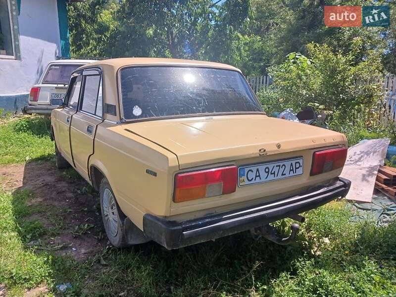 Седан ВАЗ / Lada 2105 1988 в Тиврову
