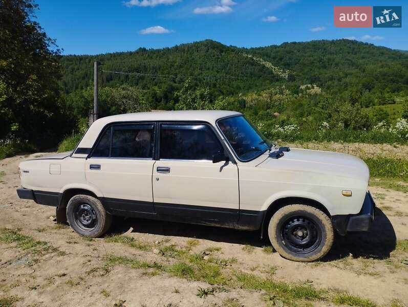 Седан ВАЗ / Lada 2105 1988 в Ужгороді